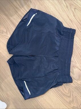 Lululemon Shorts Hotty Hot, Low Rise 4”, sz4